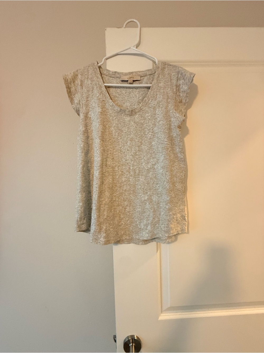 LOFT Heathered Light Gray Scoop Neck Cap-Sleeve Top